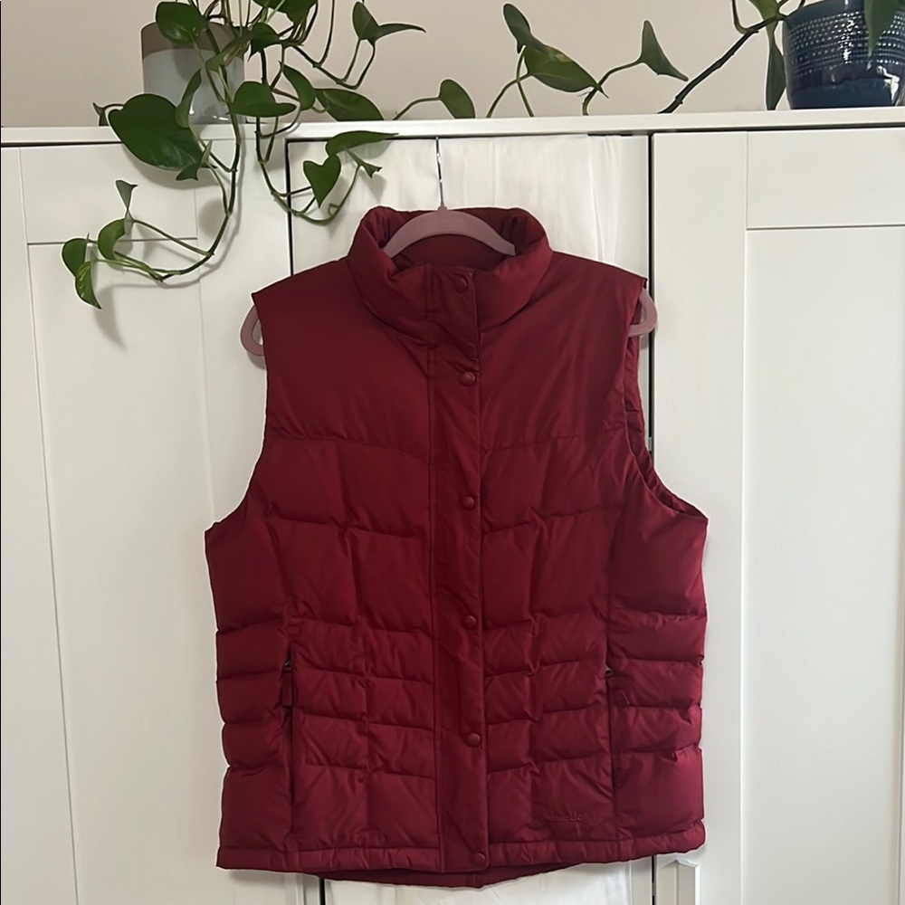 L.L. Bean Women's Red Quilted Puffer Vest - Picture 9 of 9